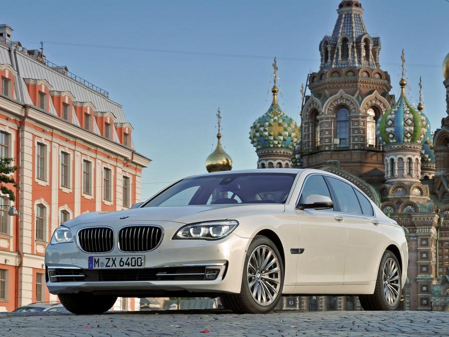  BMW 750i 2012 года  (фото 12 из 16)